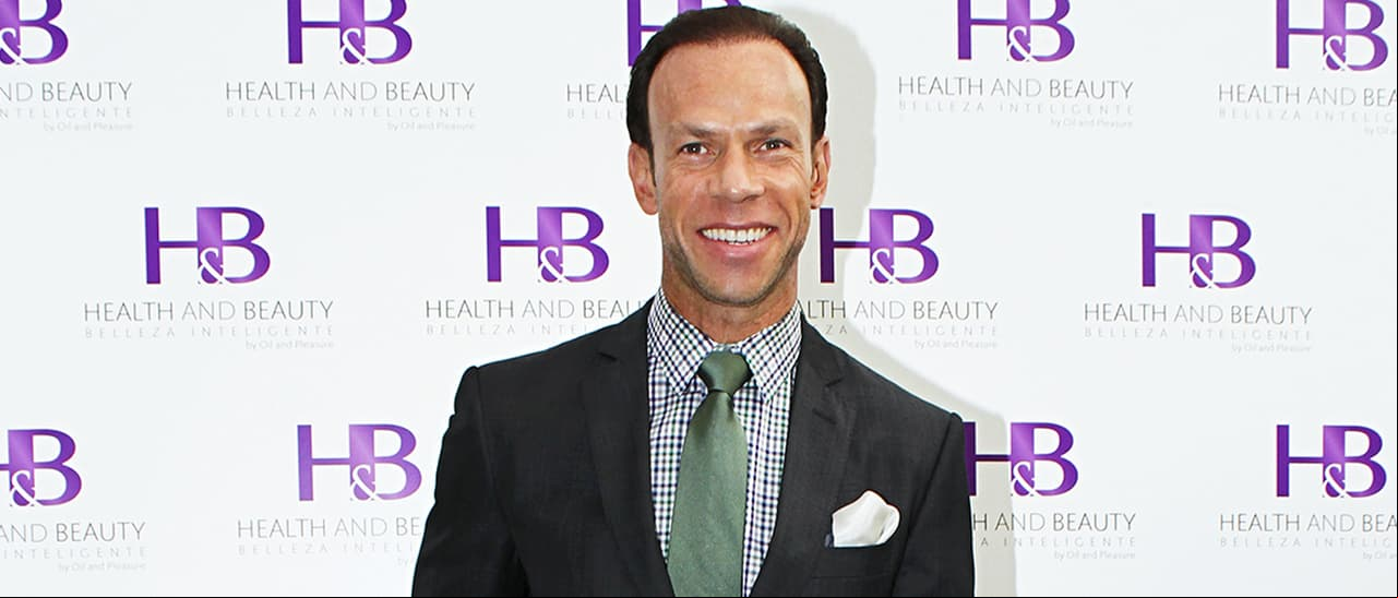 Luis Roberto Alves en la inauguración de un spa en la Ciudad de México