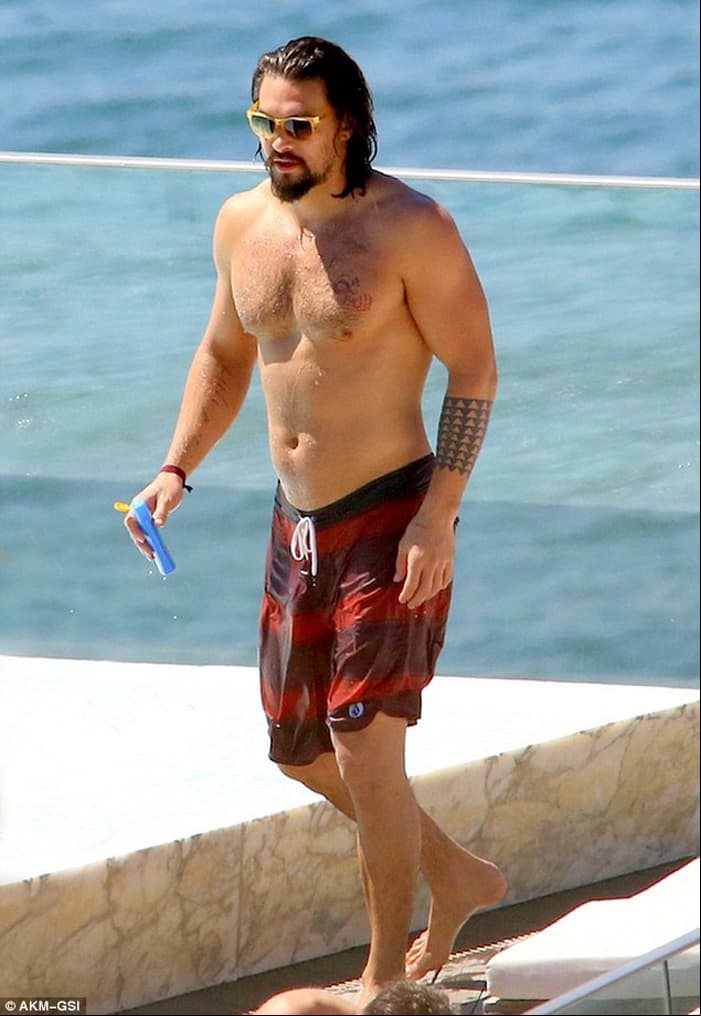 Jason Momoa, la estrella de ‘Game of Thrones’ y ‘Aquaman’, fue captado por los paparazzi en traje de baño, ¿qué tal?