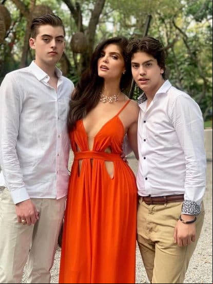 Sobre su relación con los hijos de Mariana Levy, Ana Bárbara siempre ha demostrado tenerles un gran cariño y considerarse a sí misma como madre.