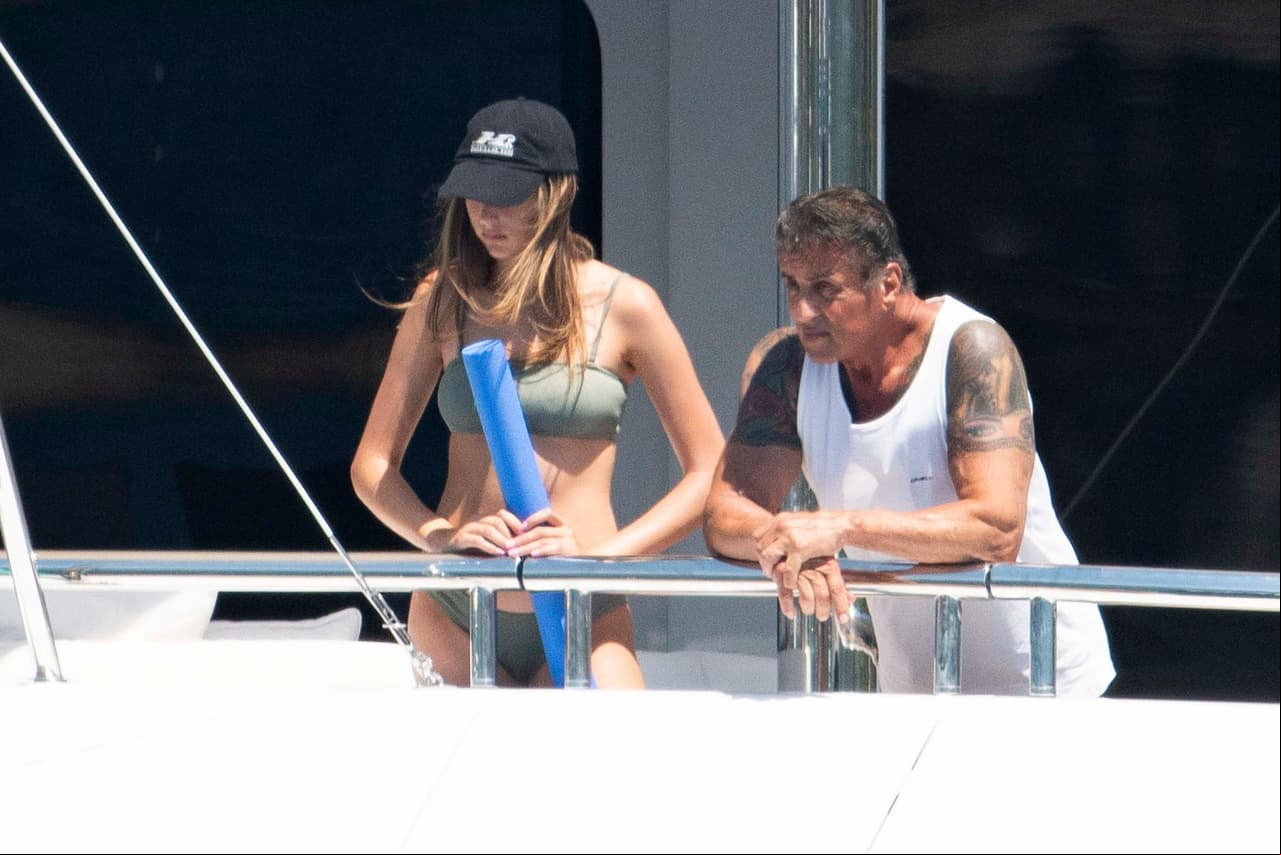 Paparazzi: Stallone de paseo con sexys mujeres y el carrazo de Harry Styles