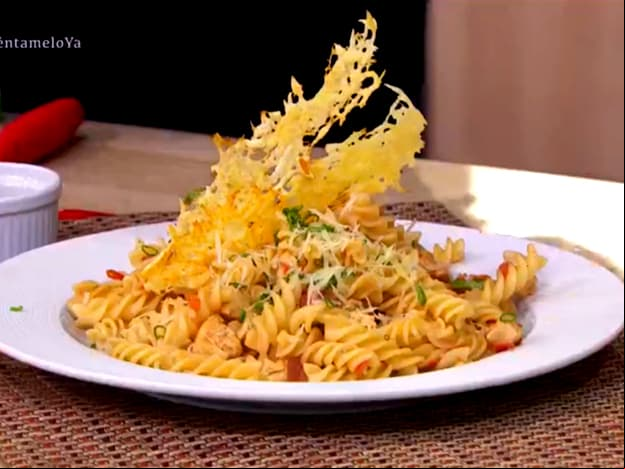 VIDEO: Delicioso: ¡Pasta con pollo y jamón serrano!