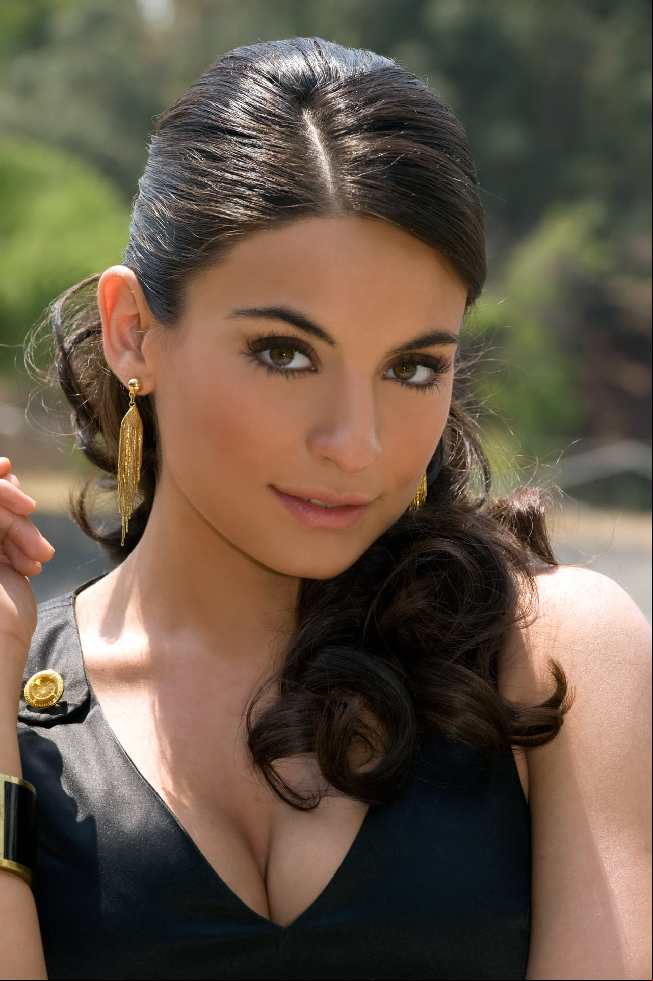 Ana Brenda Contreras, en su primer papel antagónico, es 'Maura', quien luchará por el amor de 'Alejandro'.