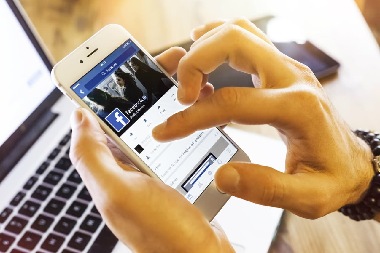 Cambridge Analytica robó datos de millones de s de Facebook
