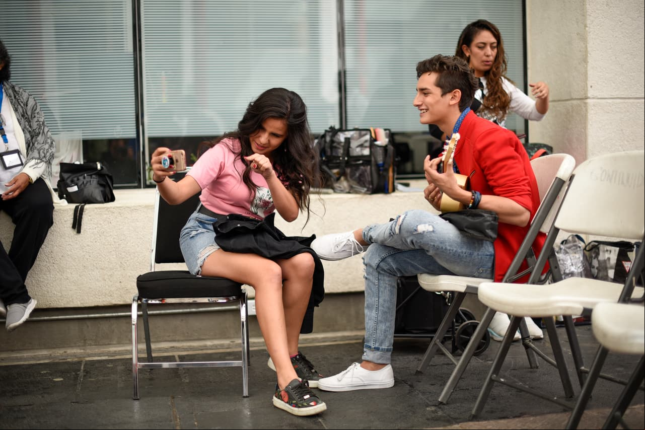 Y, de paso, cantar juntos con el apoyo del ukulele de Stephanie, quien captó el momento en su celular.