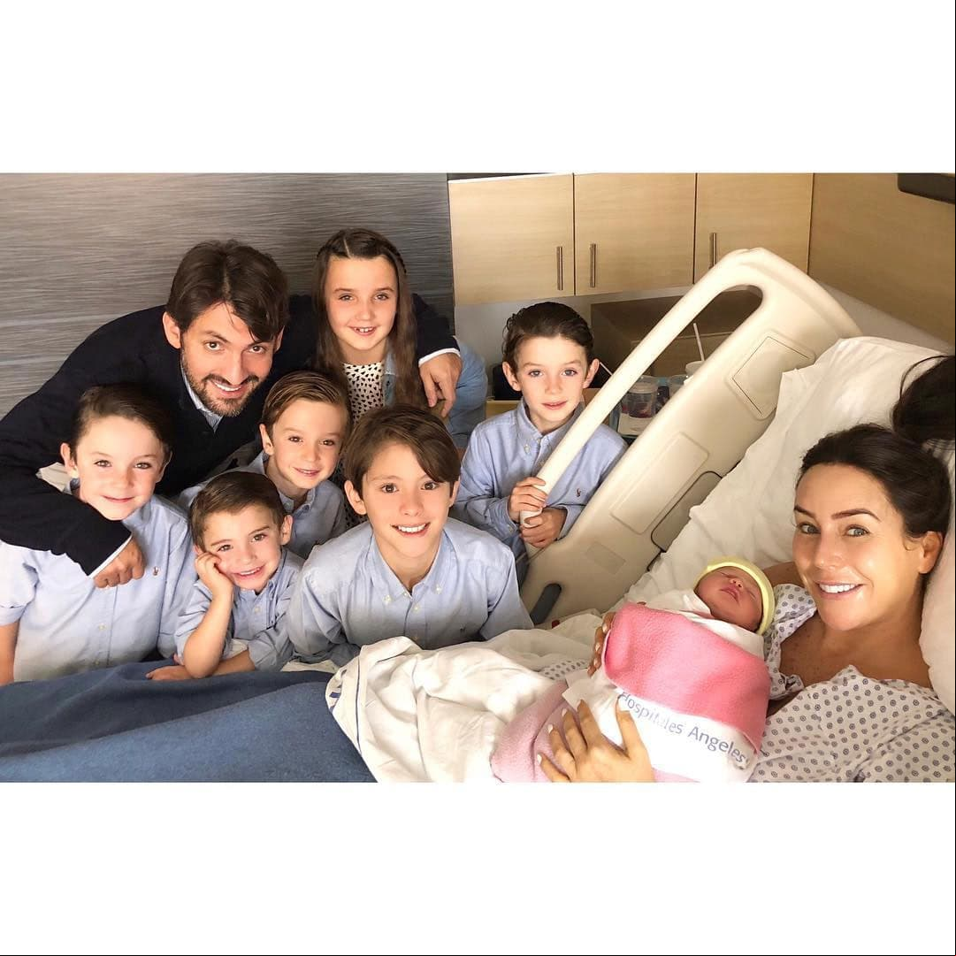 El 18 de junio de 2018, Inés anunció el nacimiento de su hija a través de Instagram y un día después su familia acudió al hospital para conocer a María.