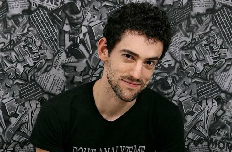 "Vi la película por primera vez un día antes de la premier, solo, y cuando se acabó estaba muy contento, pero también recuerdo haber llorado mucho porque ahí me cayó el veinte de que Octavio ya no estaba. Para mí, la película está dedicada a él", reveló Mendez en una entrevista posterior.