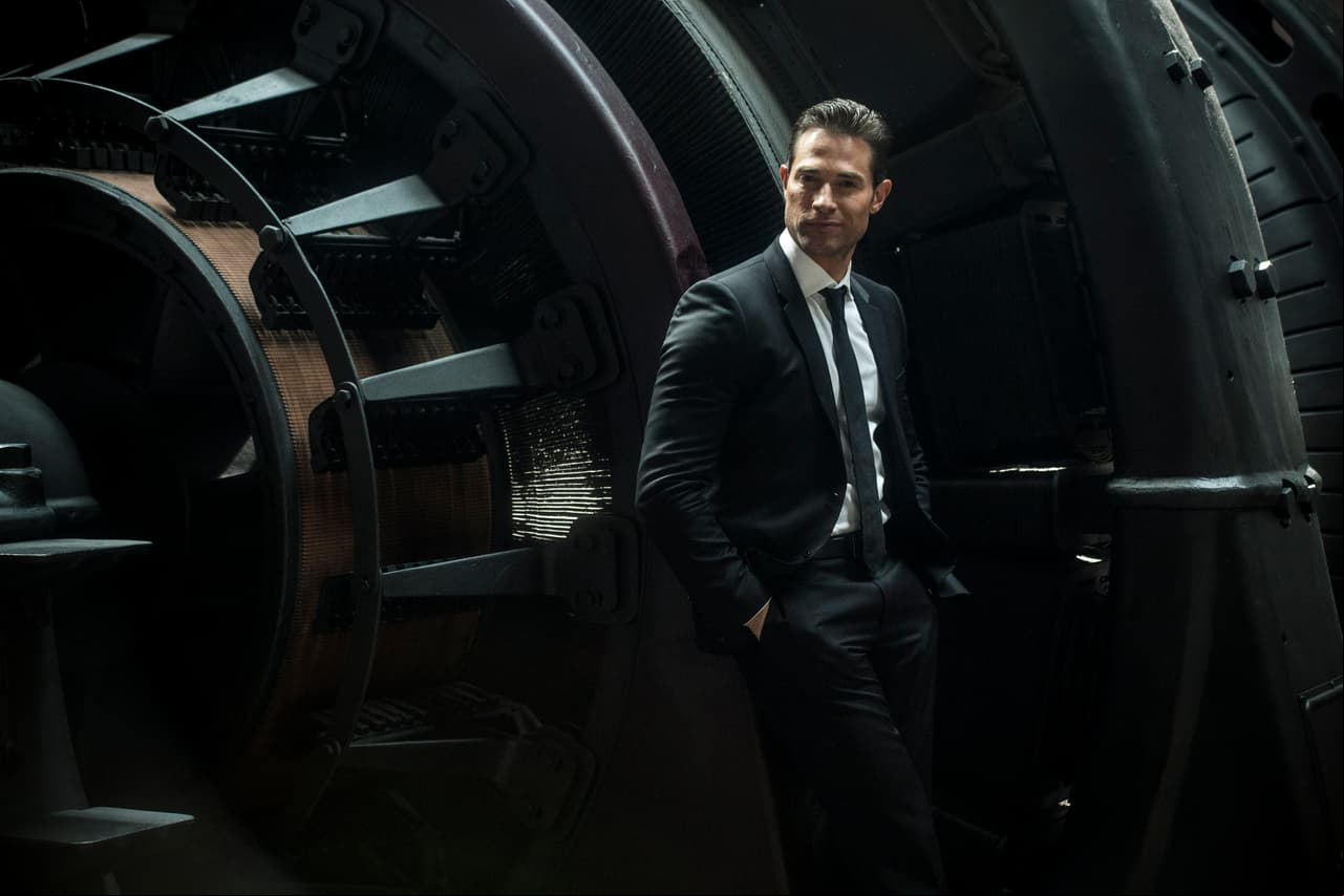 ¿O como guardaespaldas? No solo tiene que lucir como jefe, ¡se caracteriza de lo que sea!
<br>
<br>
<i>'El Dragón', gran estreno 4 de mayo a las 9:30 pm. con Las Estrellas.</i>