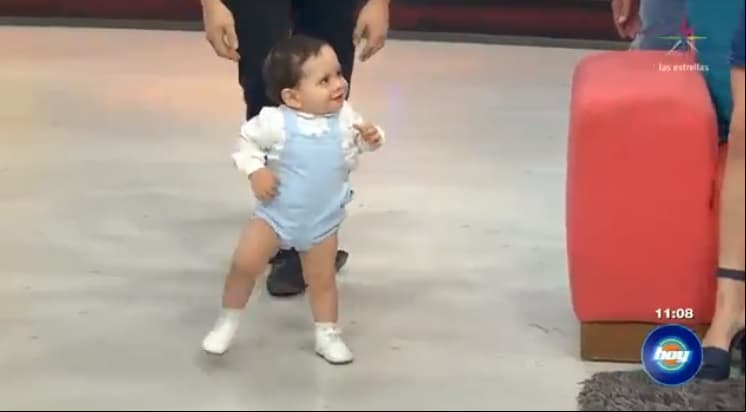 El pequeño robó miles de miradas con sus primeros pasos