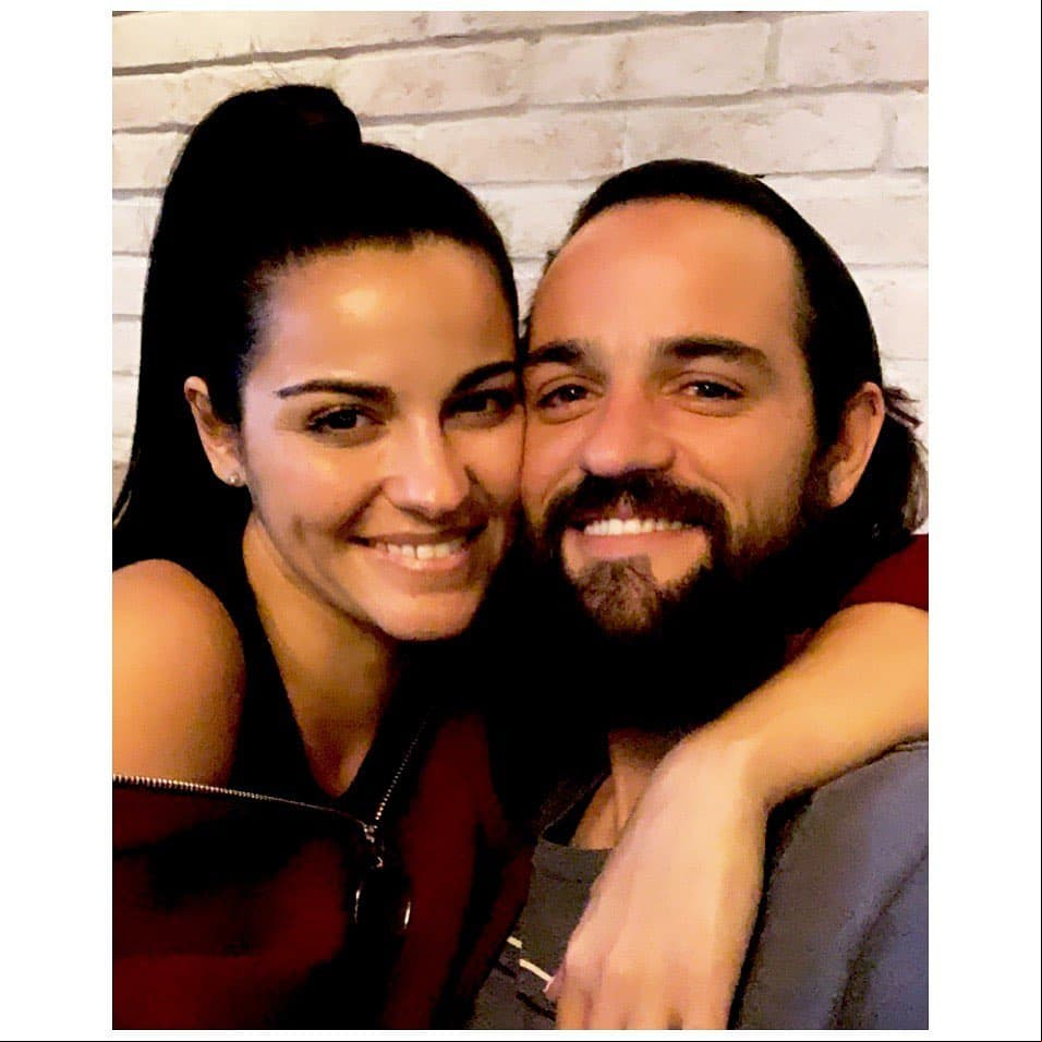Maite Perroni presentó en redes sociales al hombre de su vida: su hermano Adolfo, a quien describió como “su mejor regalo”. El parecido entre los hermanos Perroni provocó cientos de comentarios en el perfil social de Instagram de la cantante, asegurando que son como “dos gotas de agua”.