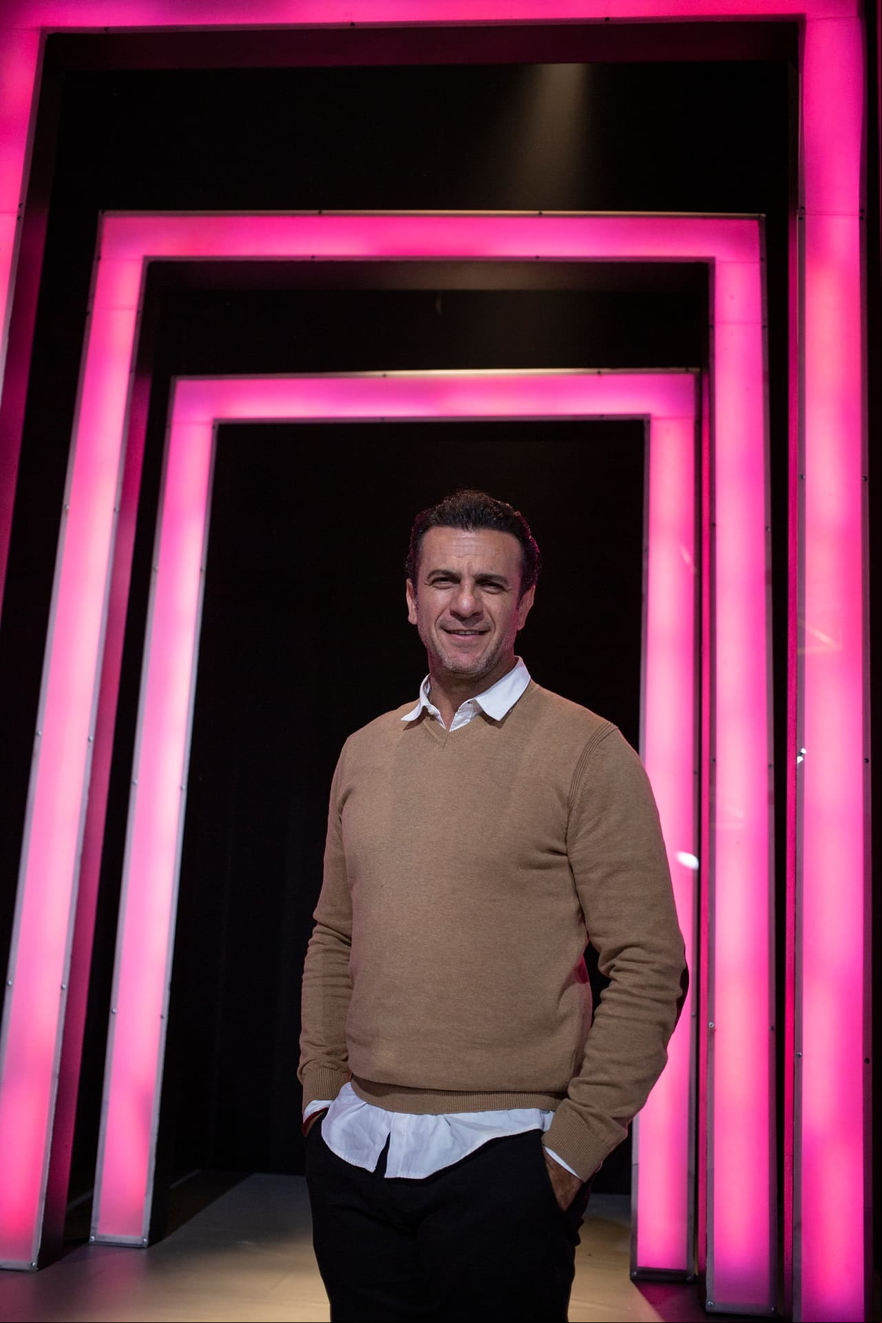 Alejandro Ávila interpreta a ‘Germán’, un buen amigo de ‘Toño’. “Él está enamorado de la mamá de ‘Toño’, ‘Luchita’ y va haber una pelea interesante por su amor en contra del ‘Bacalao’ (Sergio Reynoso)”, describió en entrevista exclusiva con Las Estrellas.