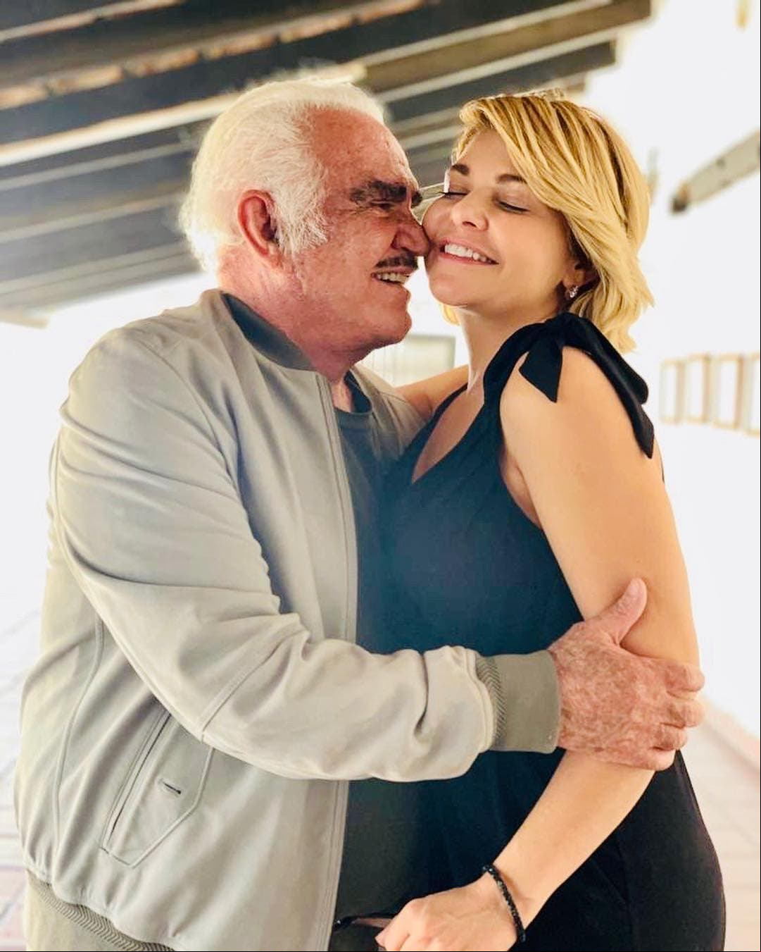 Itatí Cantoral hará dueto con Vicente Fernández
