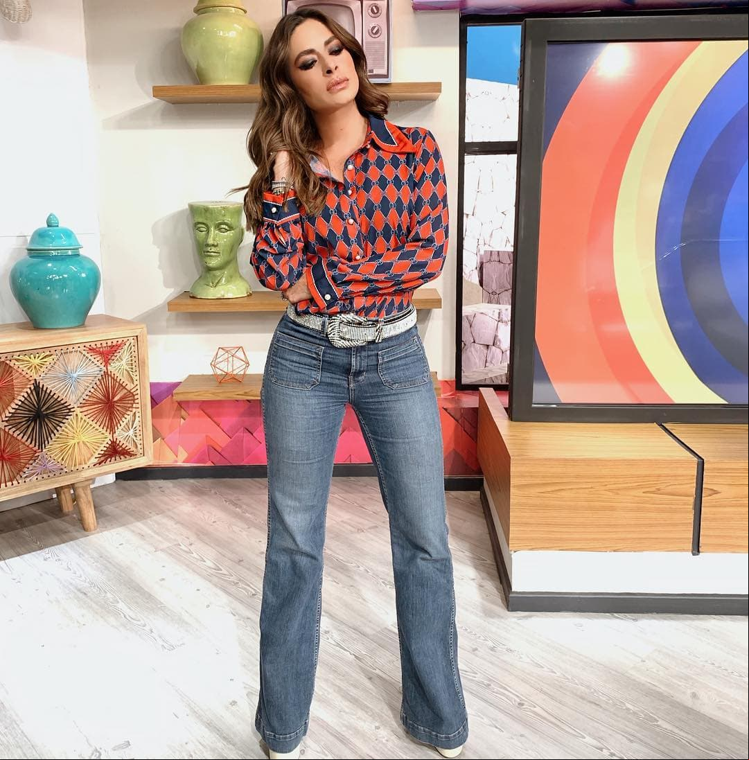La conductora aparece en el programa Hoy con los modelos de latingal boutique.