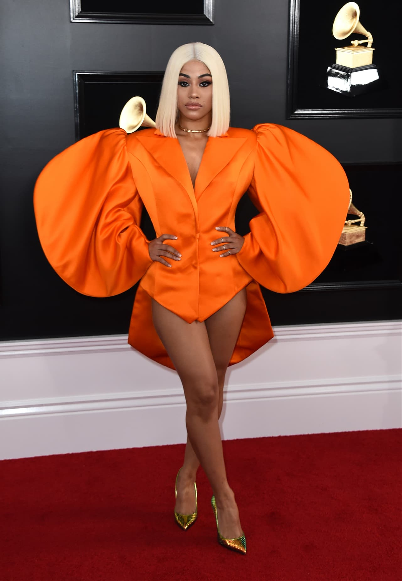 Hennessy Carolina: un color brillante con hombreras con amplitud de abrazo.