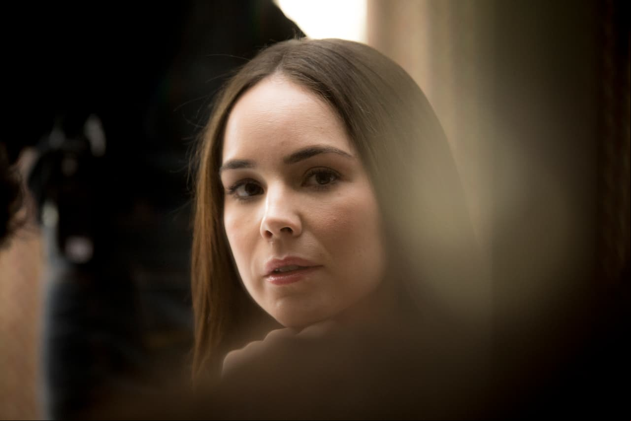 "Siempre fui escuchada, siempre había en la mesa un asiento para sentarme y dar mi opinión y ser creativa. Yo creo que trabajar con alguien que te da ese tipo de confianza, que te escucha y que saca cosas buenas de ti, te da muchísima tranquilidad”, comentó Camila en exclusiva para Las Estrellas.