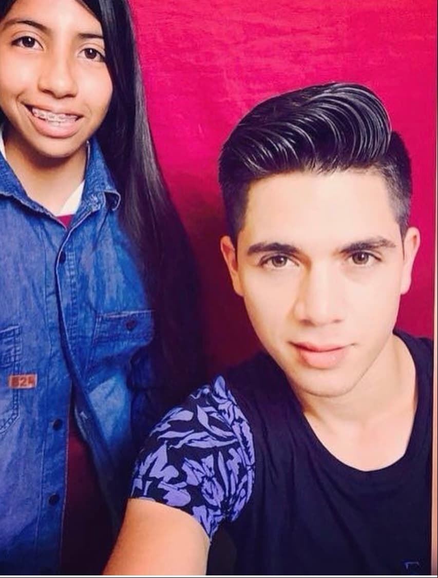 Incluso, en dicho perfil se puede ver cómo era en su adolescencia, aún sin sus famosos tatuajes y perforaciones, y con el cabello sin teñir.