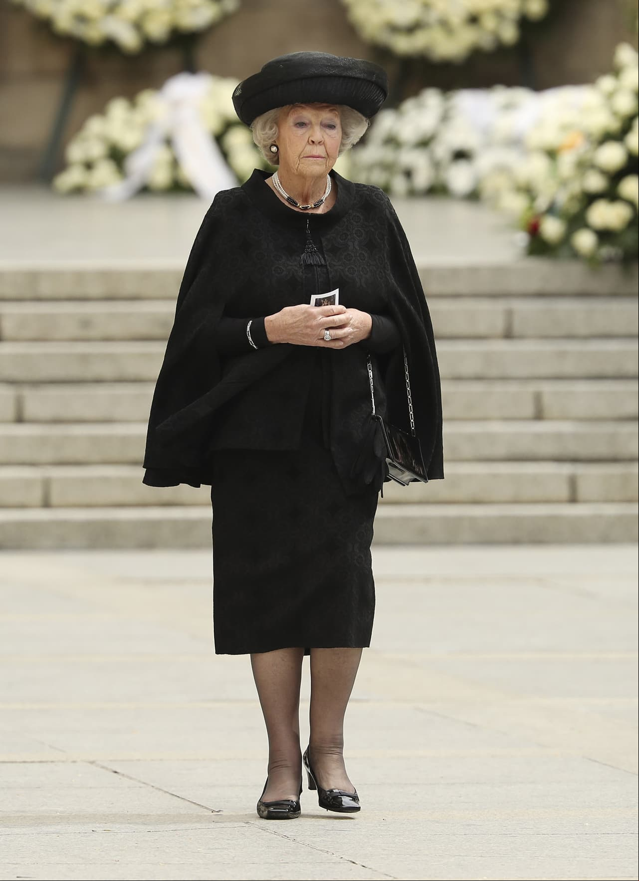 La reina Beatriz de Holanda cedió el trono a su hijo Guillermo en 2013 para disfrutar de su vida tras servir a la corona por 33 años. “Es tiempo de colocar la responsabilidad del país en manos de una nueva generación”, dijo en un canal de televisión público, según el diario ‘El País’.