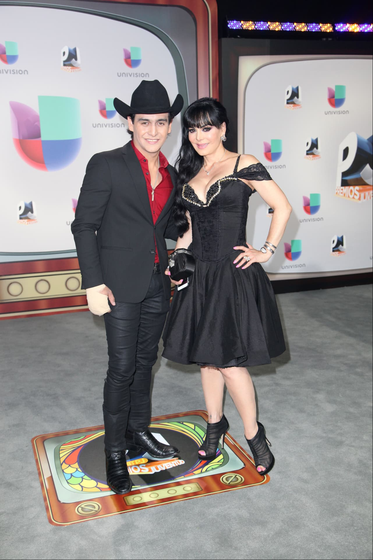 Maribel Guardia y Julián Figueroa en la alfombra retro de los Premios Juventud en julio 2016