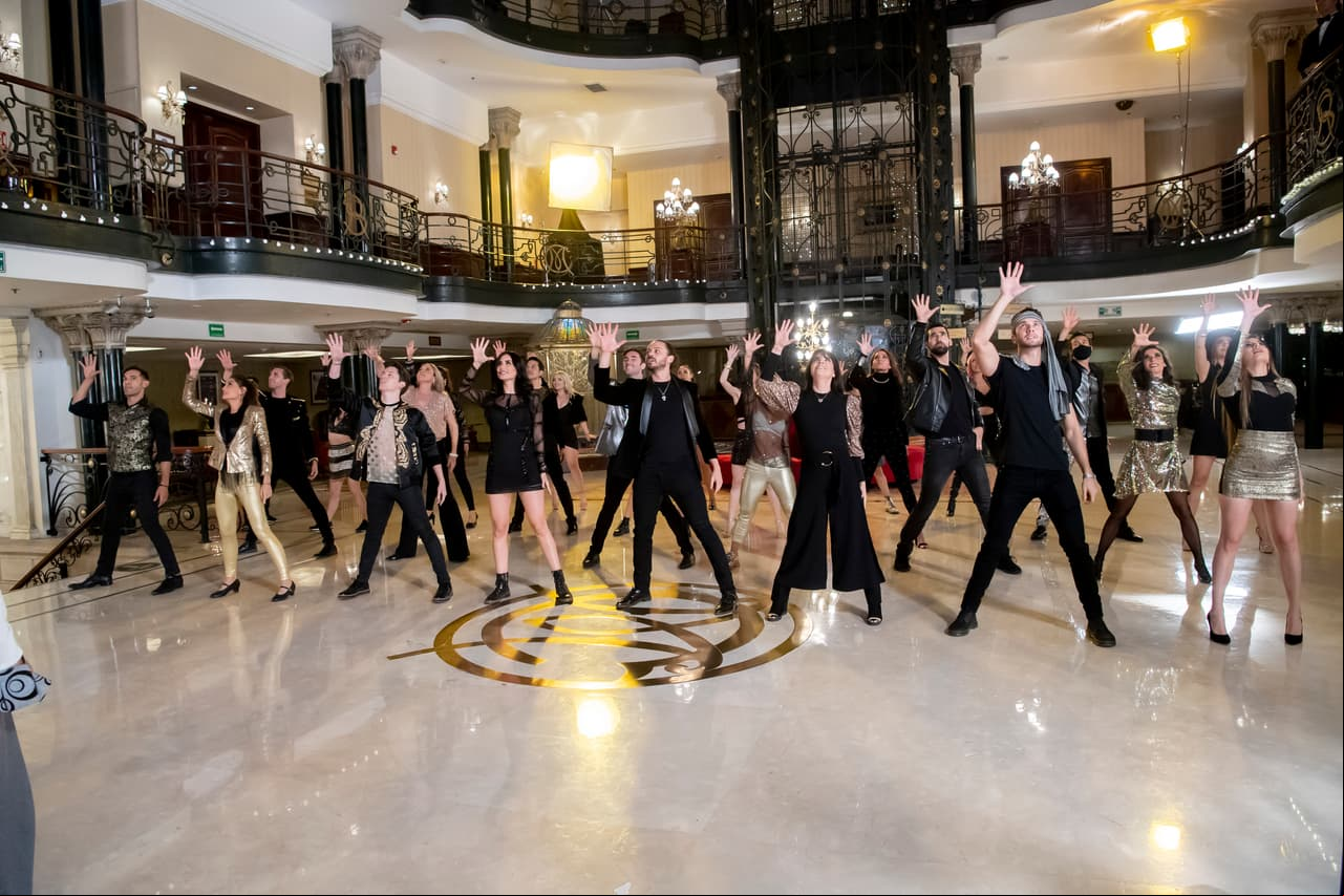 Muchos de estos famosos bailaron la coreografía del programa.