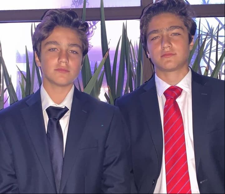 En dicho melodrama dieron vida a ‘Andy’ y ‘Santi’, quienes eran hijos de Gabriel Soto dentro de la historia; sin embargo, nunca han dejado de tener o con el elenco de su primera telenovela.