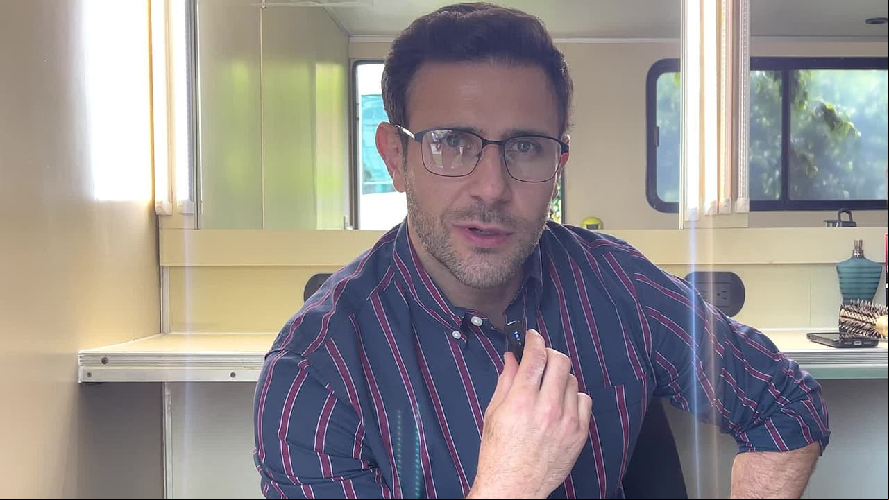 Carlos Ferro será un hombre introvertido