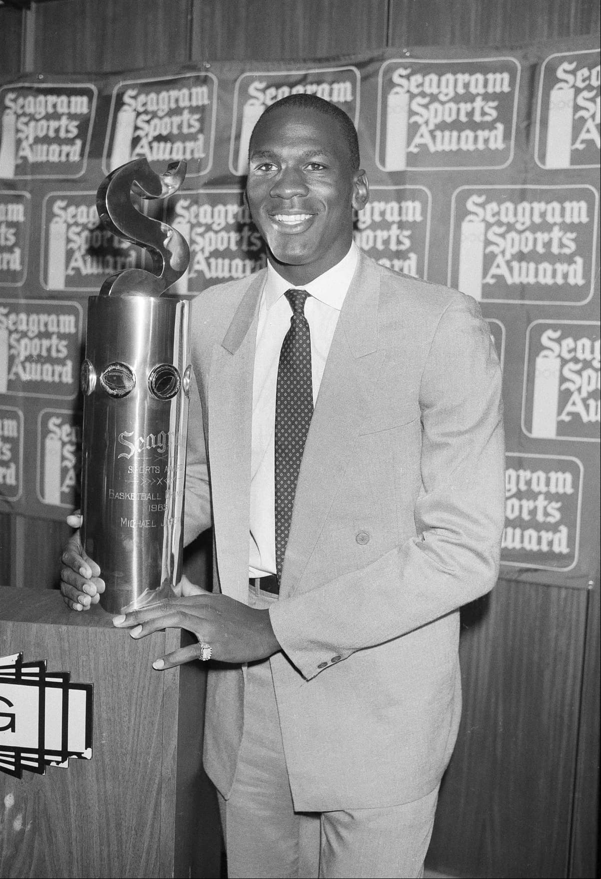 En 1993, el padre de Michael Jordan fue asesinado por unos ladrones mientras dormía en el auto que el deportista le había comprado.