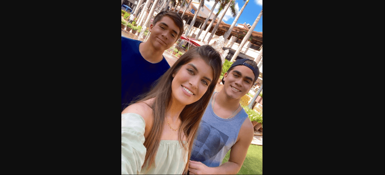 Recientemente, los gemelos causaron revuelo al posar, como nunca antes, junto a su media hermana Gabriella en Instagram.
