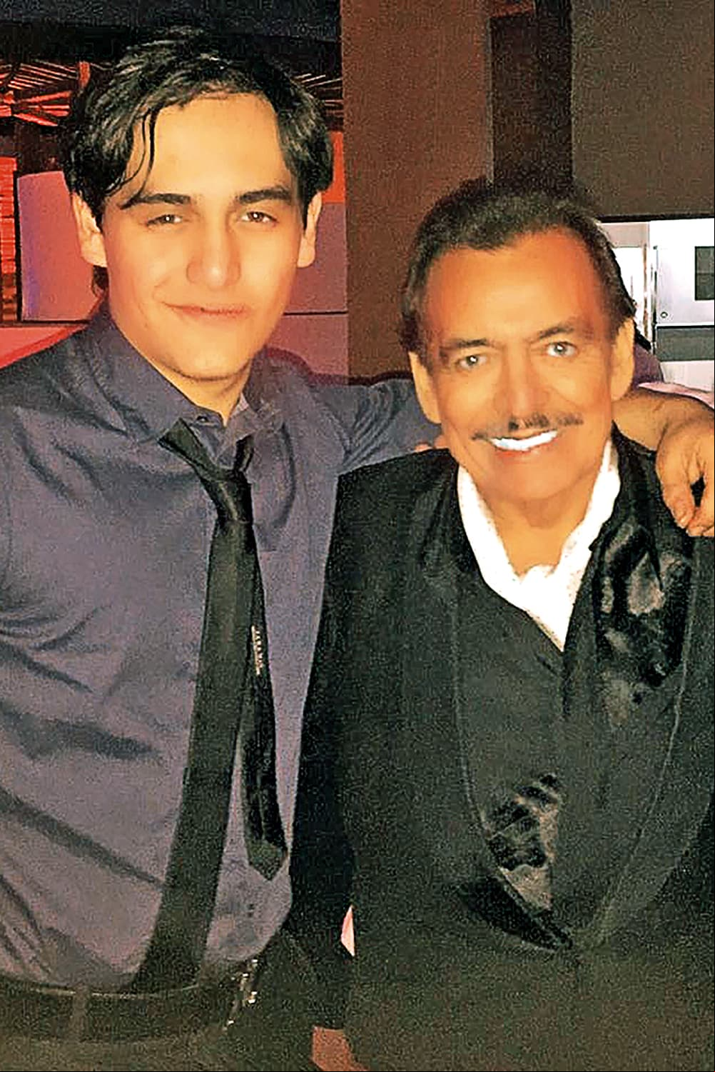 La joven comenzó hablando de la parte que ya recibió Julián, el hijo que el cantante tuvo con Maribel Guardia en la década de 1990. "A Julián se le respetó toda la vida que su casa era de él y era donde mi papá vivía."
