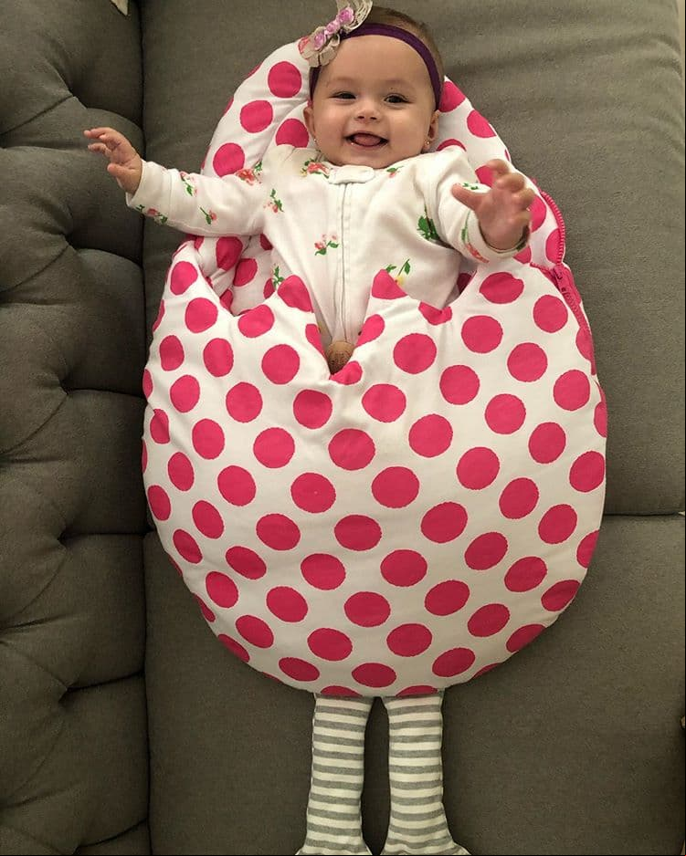 Martina le sonríe a la vida en cada momento. En esta imagen, la bebé luce un lindo moño en las fiestas de pascua. “¡Hoy Si soy un huevo con patas!”, comentó la feliz madre.