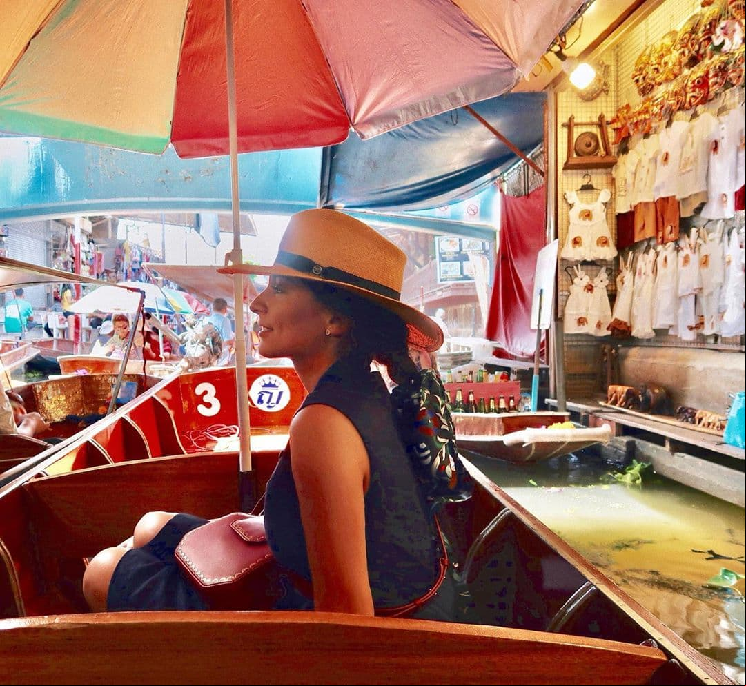 Asimismo, recorrió el Mercado Flotante, lugar en el que dejó claro lo mucho que se le antojó un tequila y unas quesadillas, pues el sitio es muy parecido a Xochimilco.