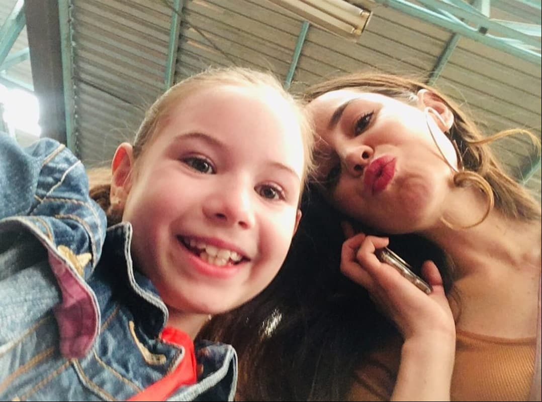 A través de su cuenta de Instagram, la actriz mostró el gran ambiente que se vivió durante las grabaciones de Rubí, el tercer proyecto de 'Fábrica de Sueños' que protagonizó Camila Sodi.