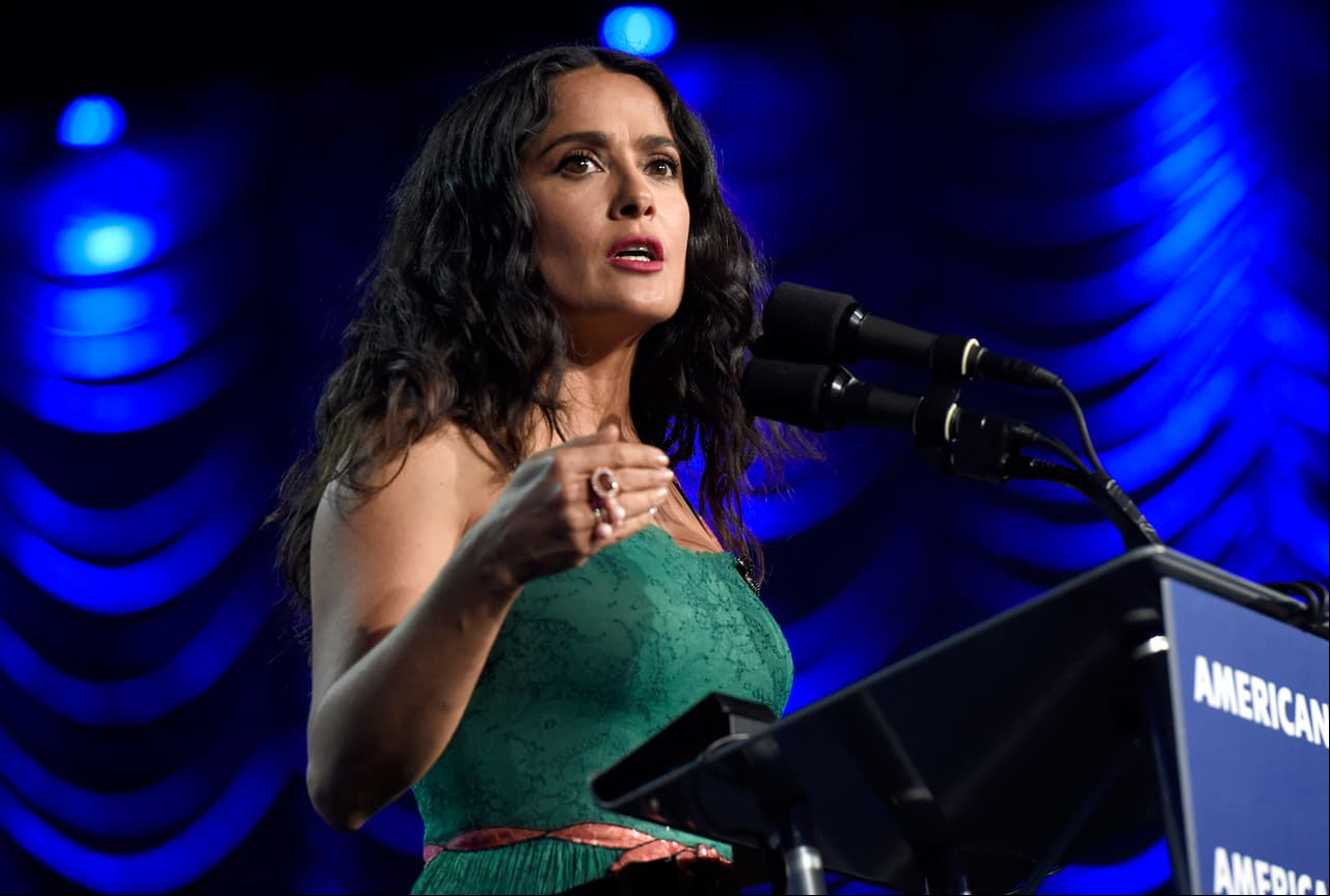 Salma Hayek sorprende con nuevo cambio de look
