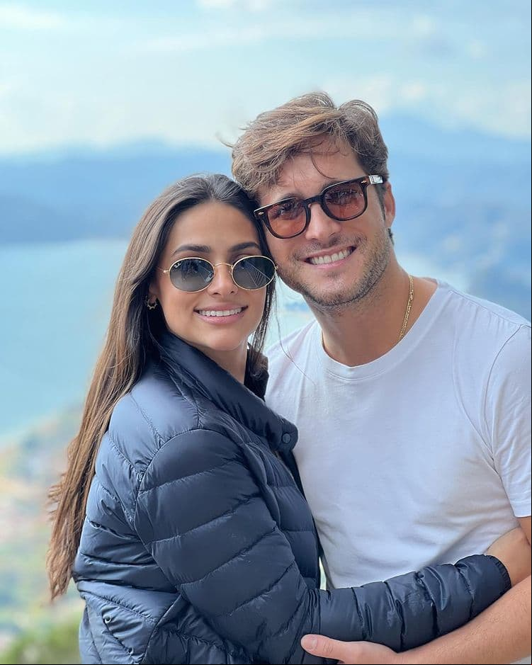Renata Notni comparte románticas fotos con Diego Boneta desde Nueva York