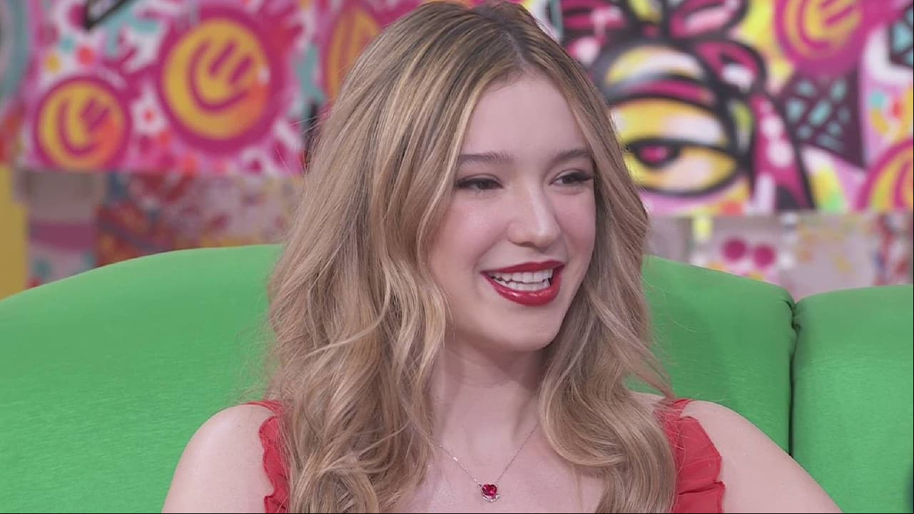 Mía Rubín Legarreta sorprendida por su novio y su familia por el estreno de su canción