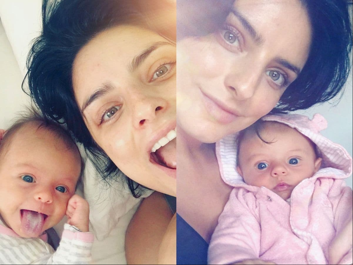 Aislinn Derbez se convirtió en mamá, al lado de Mauricio Ochmann, el 25 de febrero de 2018, fecha desde la que entonces comenzó a compartir fotos junto a su pequeña, siendo una de las primeras cuando la bebé cumplió su primer mes de vida.
