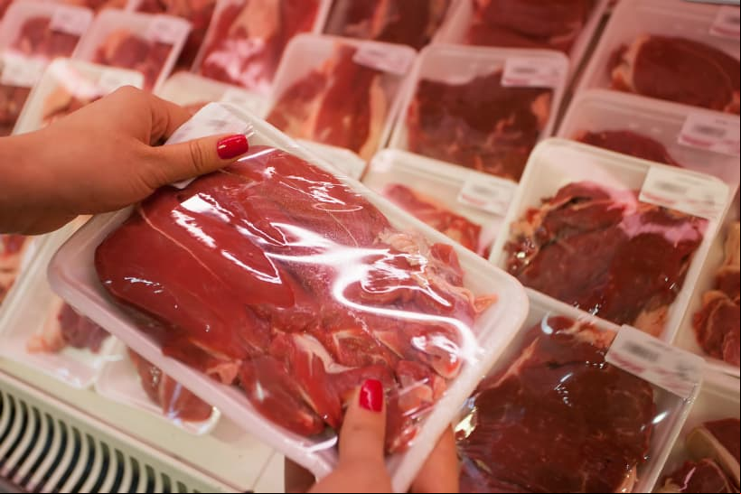 Comidas procesadas. Para evitar la inflamación, lo ideal es dejar de comer alimentos altos en sodio, así como todo aquello que esté empacado.
