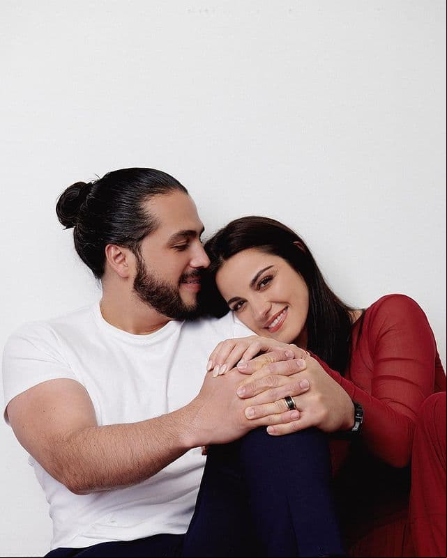 La pareja se casó en octubre pasado y ahora presume su primer árbol de Navidad como marido y mujer.