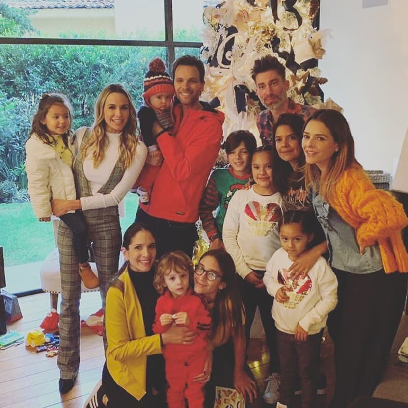 En Navidad y año nuevo, el pequeño se la pasó en compañía de sus seres queridos usando diferentes atuendos para el clima frío, como el pasado 20 de diciembre que acudieron a una reunión organizada por Grettel Valdez y su esposo.