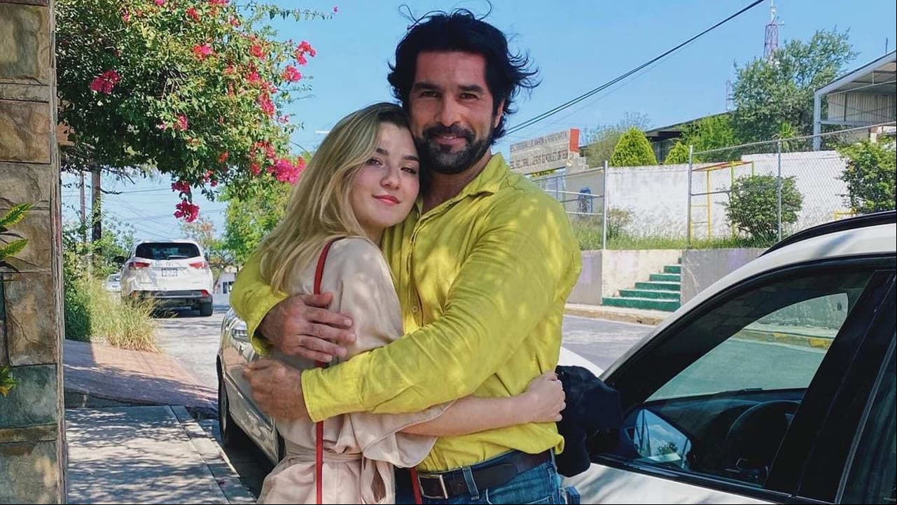 Hija de Arturo Carmona se somete a drástico cambio de look e impacta al dejar de ser rubia