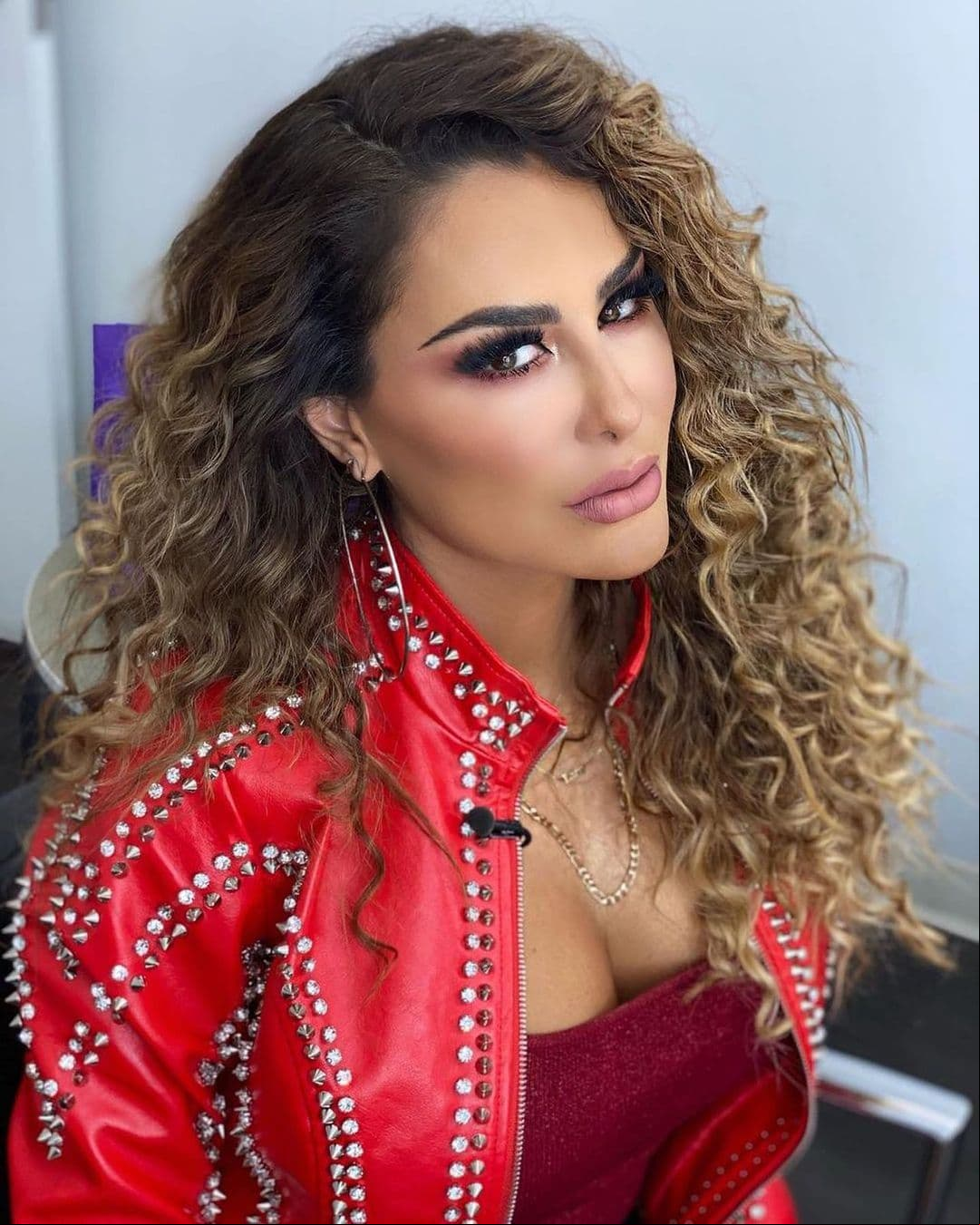 Ninel Conde asegura que muestra lo mejor de sí en redes sociales para inspirar a mujeres.