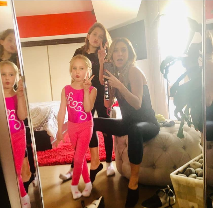 Geraldine Bazán y Gabriel Soto son padres de dos bella niñas: Elissa Marie, quien nació en febrero de 2009, mientras que la pequeña Alexa Miranda llegó sus vidas en febrero de 2014.