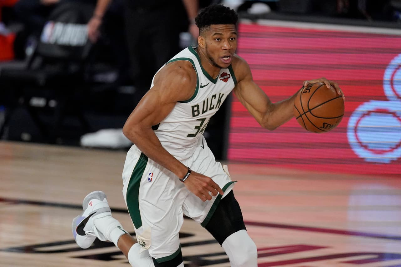 2. Giannis Antetokounmpo bajó del primer sitio al segundo puesto.