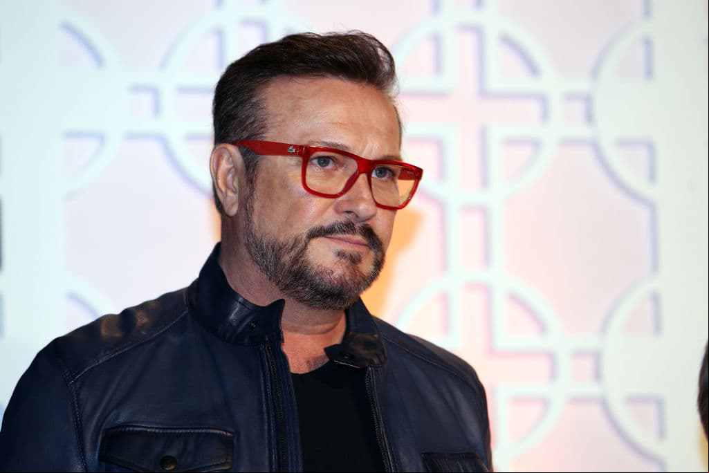 Mientras que sobre Sharis dijo: “Ya hablé con ella desde anoche. Está muy bien… Por qué hacer esto tan doloso, por qué meter a mi consuegra, que amo con toda mi alma, porque es la madre de la esposa de mi hijo y aparte fue mi amiga antes de ser mi consuegra, no tenían por qué meterla… Es triste que exista esta gente tan enferma, tan cobarde, que se valen de artimañas para obtener un poco de dinero”, finalizó.