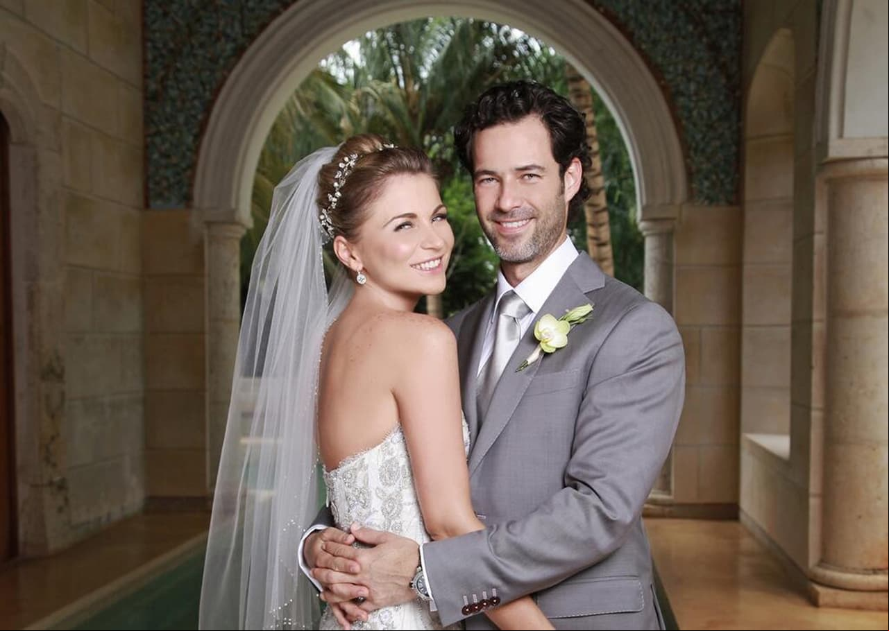 En 2013, tras tres años de relación, Ludwika Paleta y Emiliano Salinas se casaron en Mérida, Yucatán.
