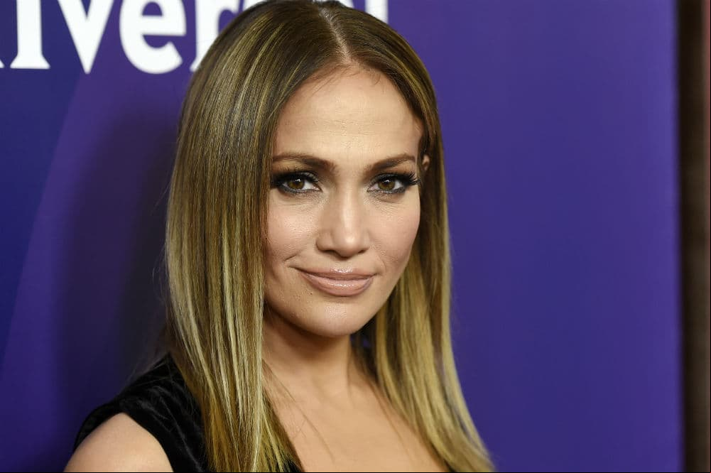 Jennifer Lopez desata críticas por arrugas