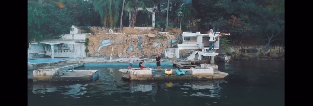 En las imágenes, difundidas por el  ‘Aca_urbex’, se observa que la propiedad del comediante tiene  directo al mar y tiene una vista privilegiada.