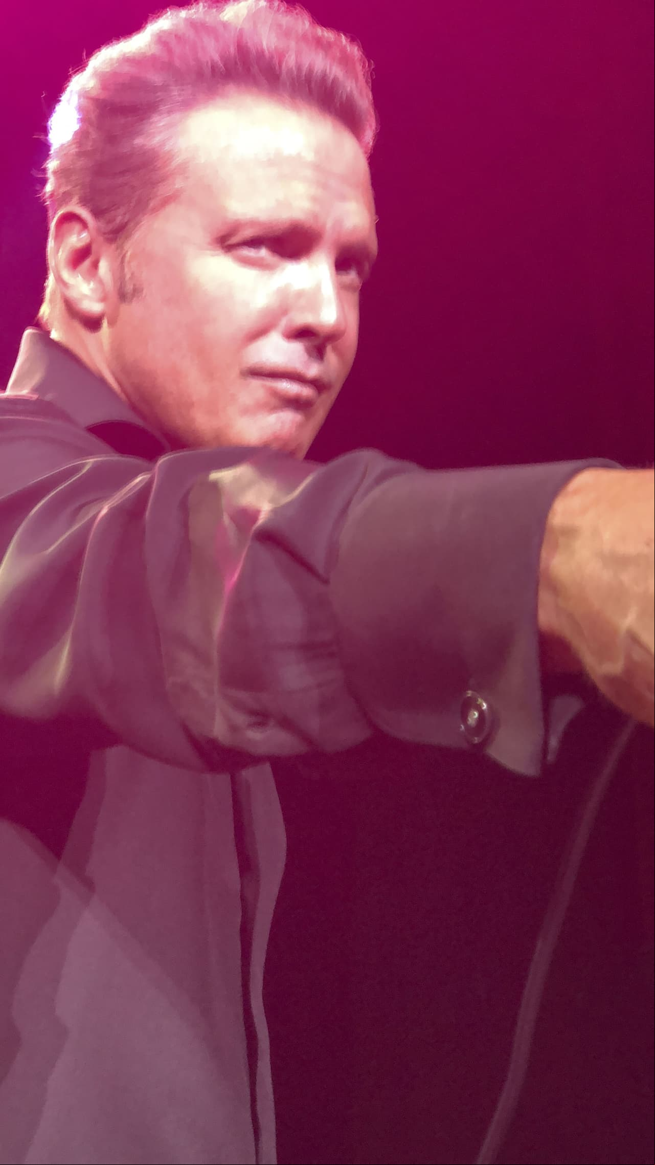 ¿Cuál es tu look favorito de Luis Miguel? (The Grosby Group)