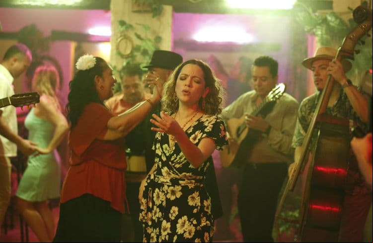 Natalia Lafourcade estrena el video de 'Danza de Gardenias'