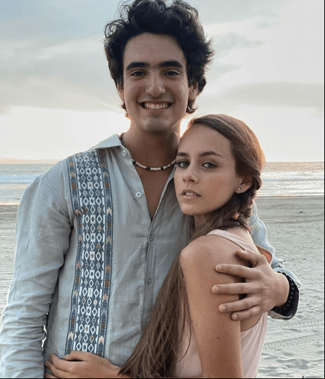 Azul Guaita y Sebastián Poza se conocieron en las grabaciones de la telenovela 'Soltero con hijas'. Y, curiosamente, al igual que sus personajes, ambos comenzaron una relación amorosa fuera del rodaje de la telenovela.