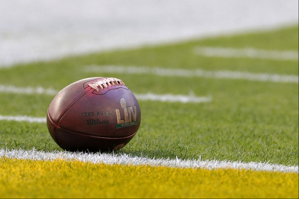 Todo listo para el Super Bowl LIV entre los Kansas City Chiefs y los San Francisco 49ers, los jugadores ya salieron a calentar previo a enfrentarse.