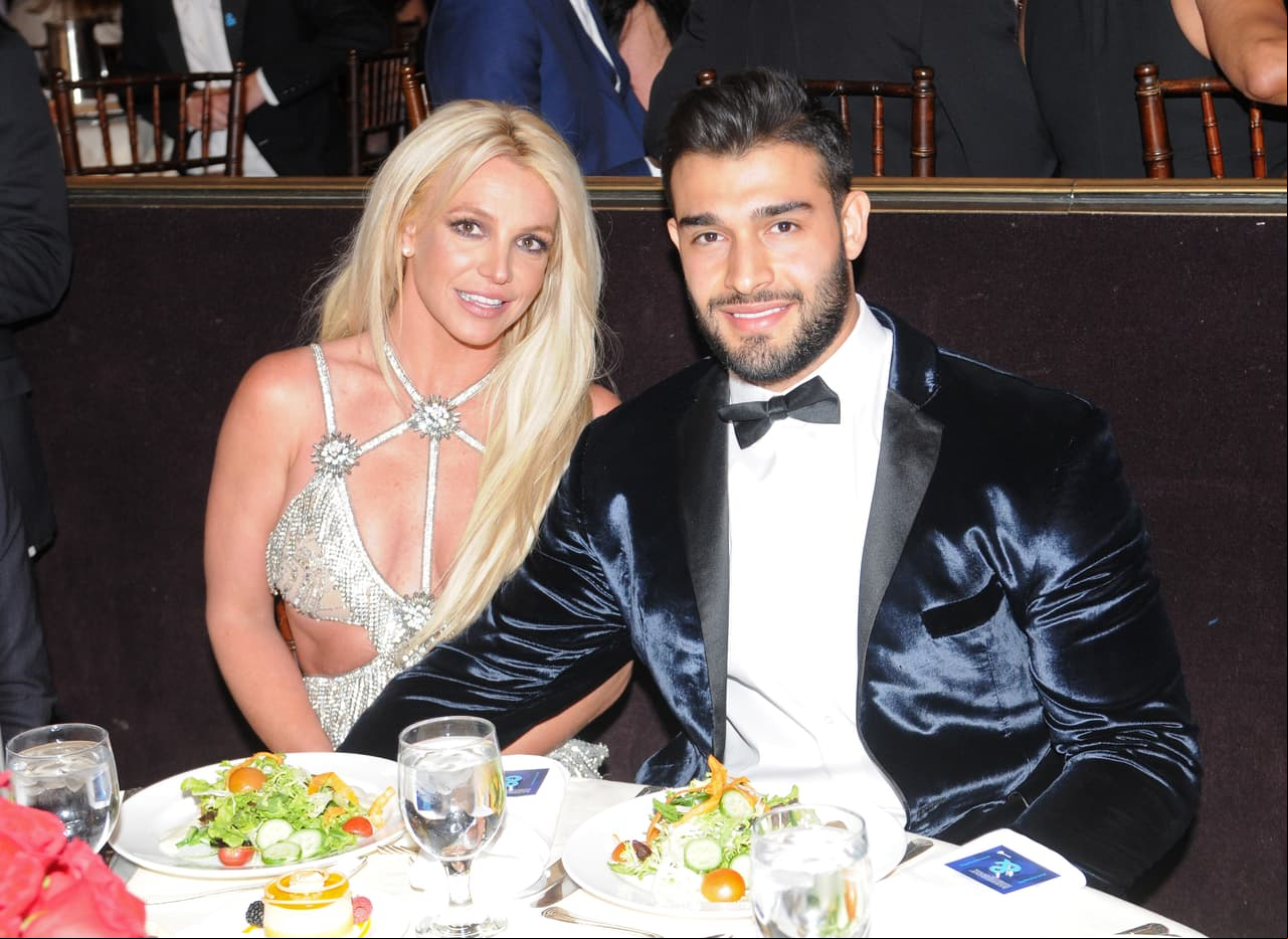 <b>#10 Britney Spears </b>
<br>Desde el 2017, la princesa del pop, quien en diciembre de 2021 cumplió 40 años, disfruta de una relación con Sam Asghari, quien celebró su cumpleaños 28 el 3 de marzo de 2022.